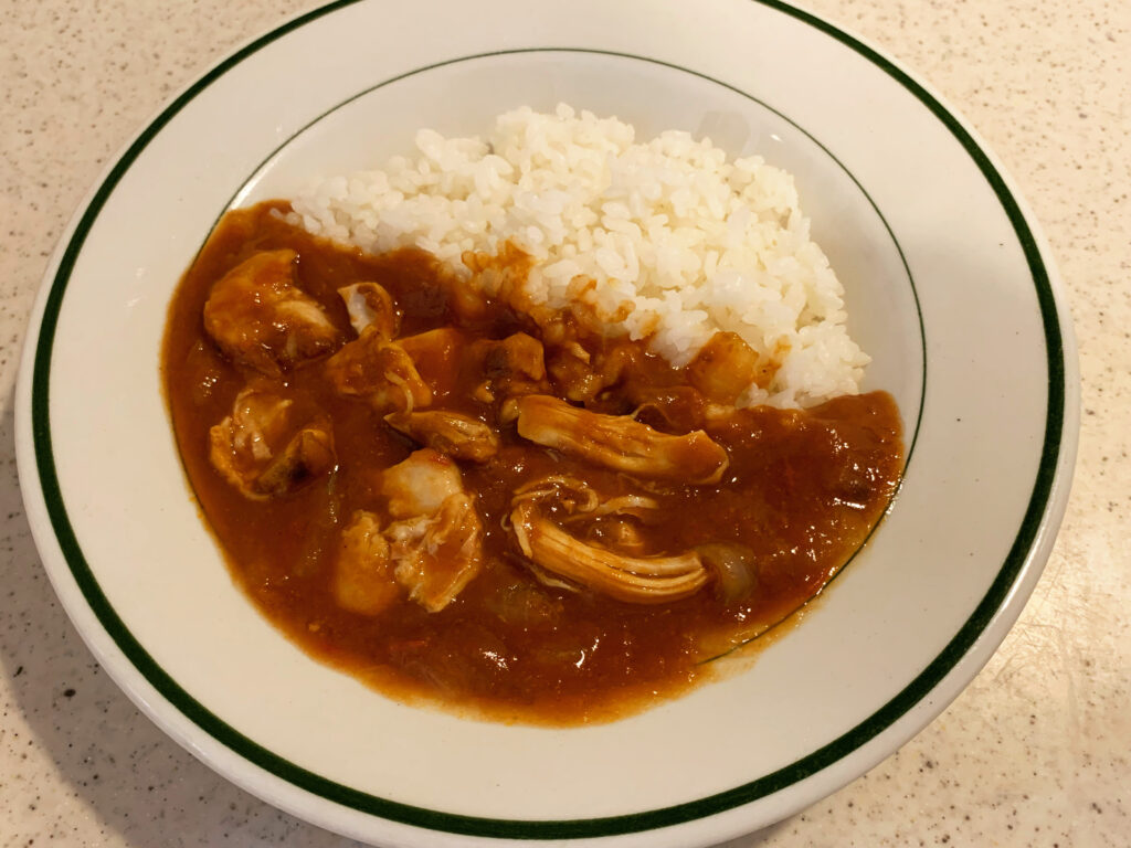 トマトチキンカレー盛り付け